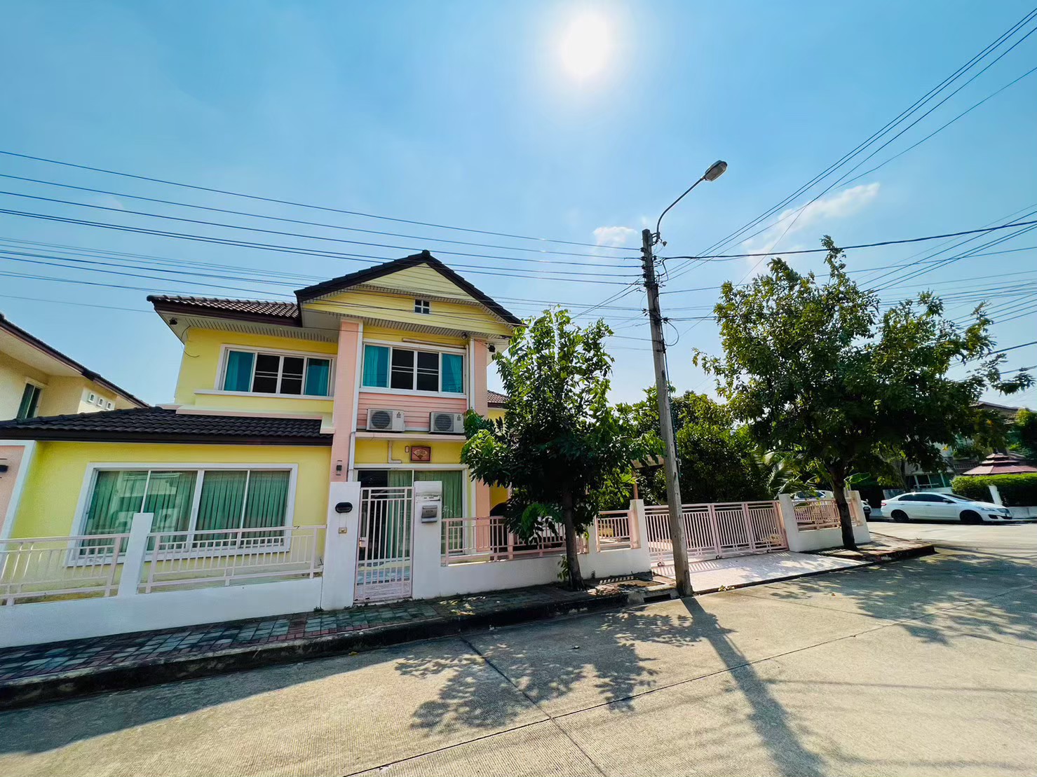 เจ้าของขายเอง บ้านสวยหลังริม 102.6 ตร.ว. พร้อมสวนส่วนตัวขนาดใหญ่ เจ้าของขายเอง บ้านสวยหลังริม 102.6 ตร.ว. พร้อมสวนส่วนตัวขนาดใหญ่