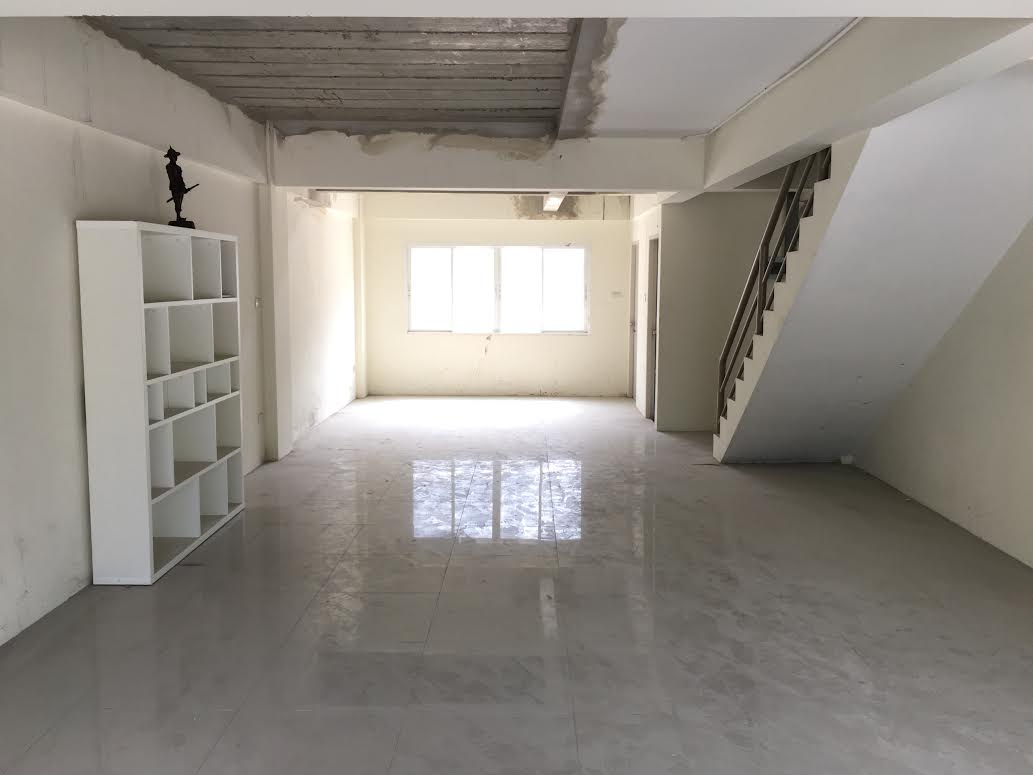 +++ ҤþҳԪ Ҥ OFFICE ö俿Թ MRT 2 4鹤 ա ŷͧ͡äиáԨ Դ MRT ʶҹѪɡ еԴѪɡѪ19 Ҥ 250,000 ҷ 