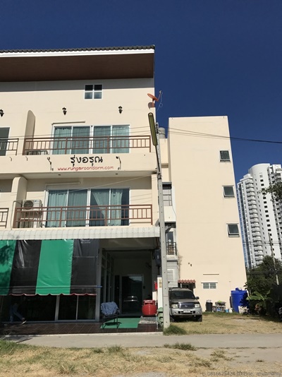 URGENT SALE BELOW MARKET PRICE HIGH YIELD  8.2 PERCENT 3 STOREY COMMERCIAL BUILDING CORNER UNIT WITH DAILY MONTHLY ROOM SOI HUA HIN 98-100 (21.6 SQ.M.) 