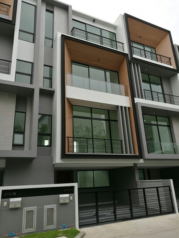 ��� Townhome �ç��� Nirvana Define ������9 10�ҷ� �ҡ�ͧ���� �١�����ç�����ͺ 2��ҹ