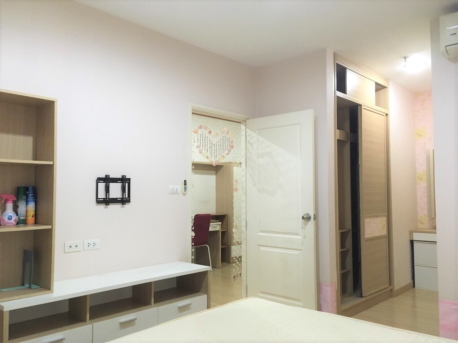 ��� ��ǹ�ҡ!!! �͹� 42 ��.�. 1 ��ͧ�͹ ૹ��Ԥ �չ �Ѫ���� ���ö俿�� ���ҧ��ǹ ��¶١ (FS810-002)