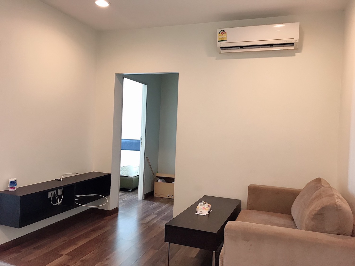 ��¤͹� 2 ��ͧ�͹ 47 ��.�. ��� 14 �͹� ���ҷ�� �Ҫ����� Chewathai Ratchaprarop ��� BTS ͹�������� ��� Airport Rail Link �Ҫ����� (AS902-001)