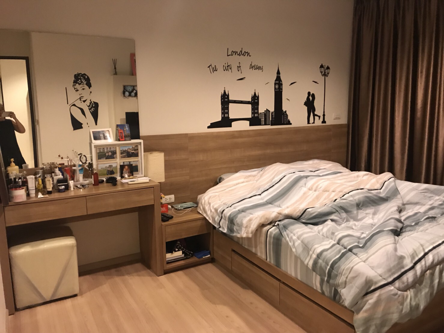 ������ 2 �͹ 2 ��� �͹��Է��� �ҷ� (Rhythm Sathorn) ��� BTS �оҹ�ҡ�Թ �觤ú ������������ (R903-006) 