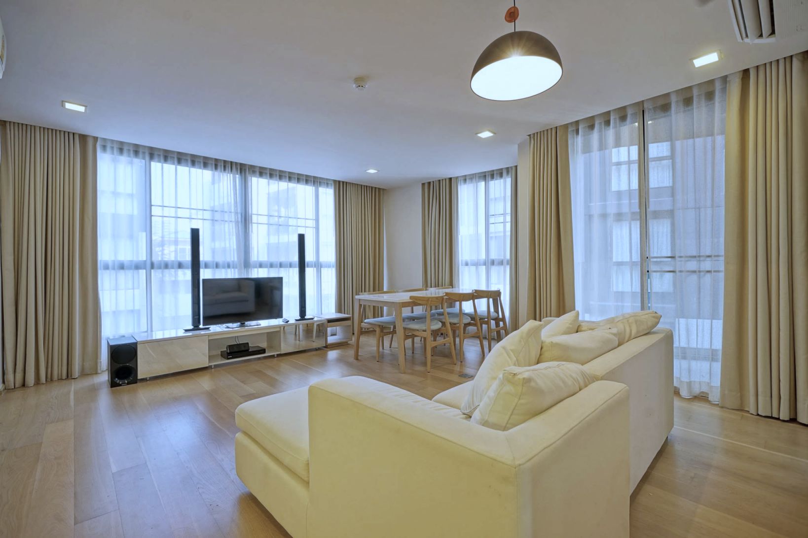 Super Luxury คอนโด LIV@49 Super Luxury คอนโด LIV@49