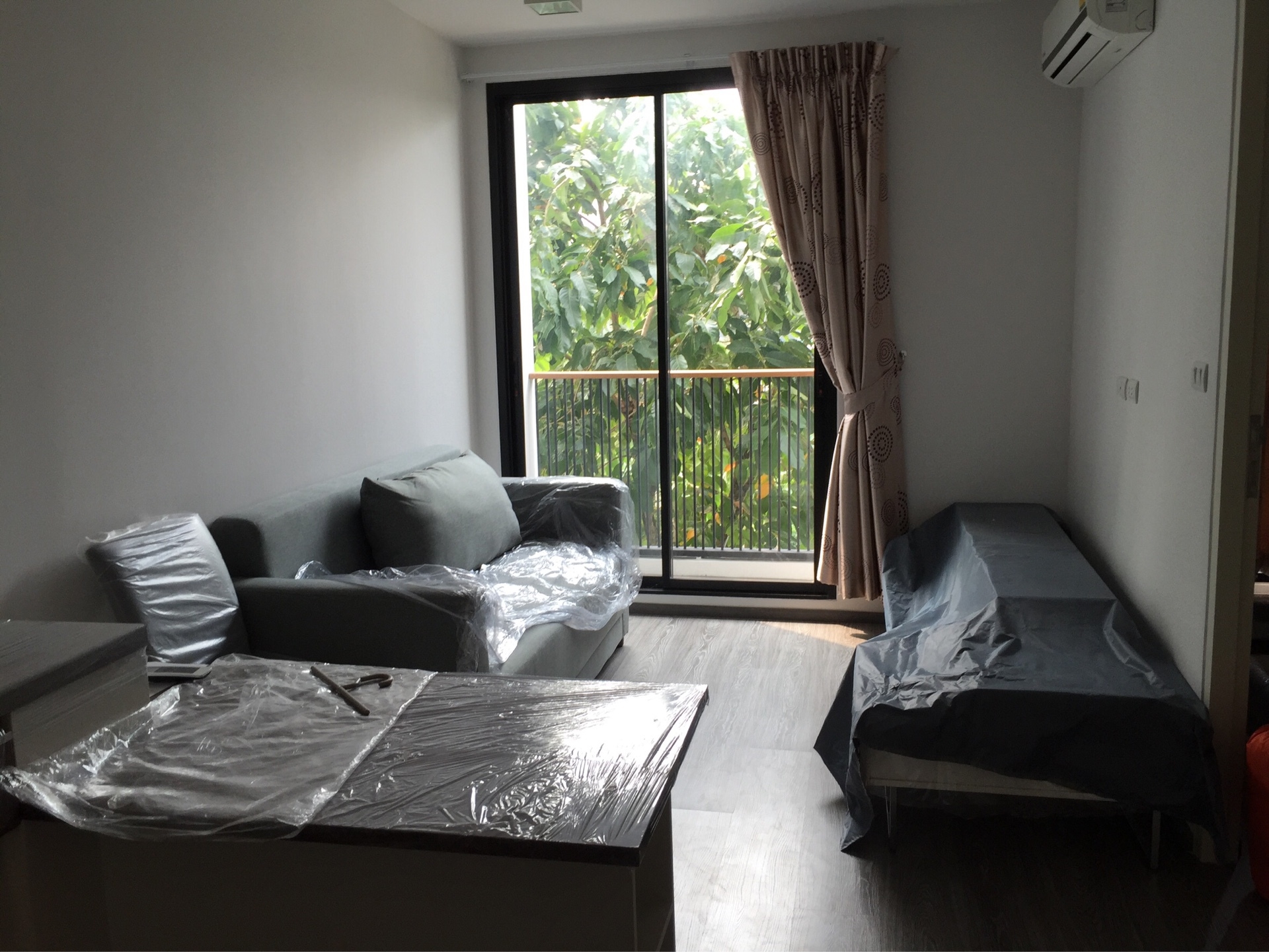 ��¤͹� �� �ѵ�Ҹ����� (Zelle Rattanathibet)  �����ҡ 1 ��ͧ�͹ 31 ��.�. ��� MRT �оҹ��й������  (S95026)