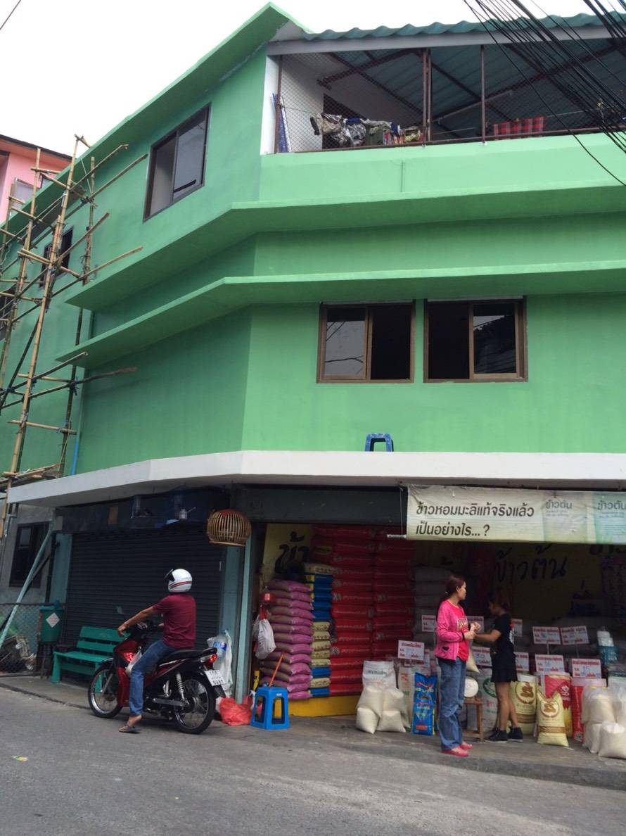 ขายด่วนตึกแถวตลาดพระโขนง 15 ตร.ว. ห้องมุม ราคาไม่แพง (S130) ขายด่วนตึกแถวตลาดพระโขนง 15 ตร.ว. ห้องมุม ราคาไม่แพง (S130)