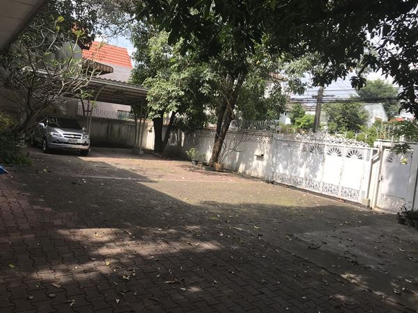 ��º�ҹ��������Թ ����آ���Է 60/1 ���ͷ�� 240 ��� �������觻�١���ҧ��ҹ 2 ��ѧ