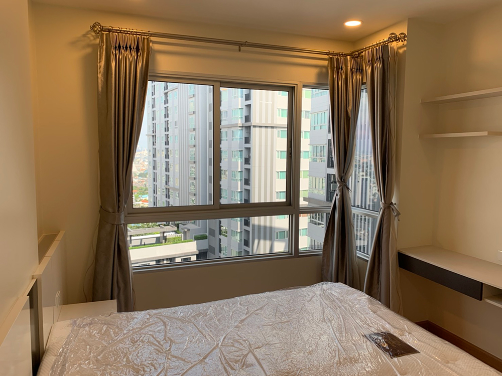 1 BR Apt. next to BTS/MRT stations for Sale / Rent. Contact 0899682021