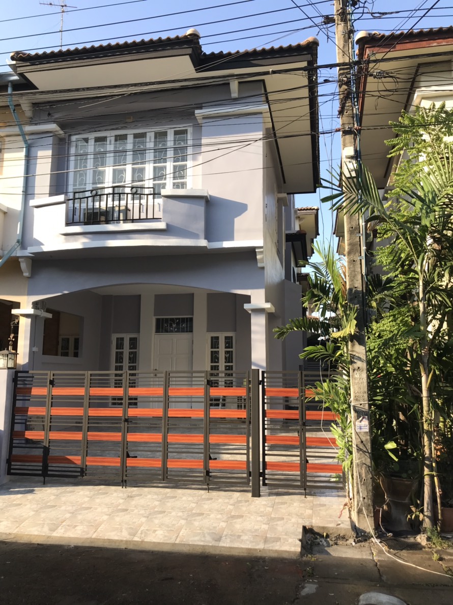 ขาย/ให้เช่า  ทาวน์เฮาส์ 3 ชั้น หลังมุมเล่นระดับ พร้อมอยู่ ซ.ลาดพร้าว 101 ขาย/ให้เช่า  ทาวน์เฮาส์ 3 ชั้น หลังมุมเล่นระดับ พร้อมอยู่ ซ.ลาดพร้าว 101