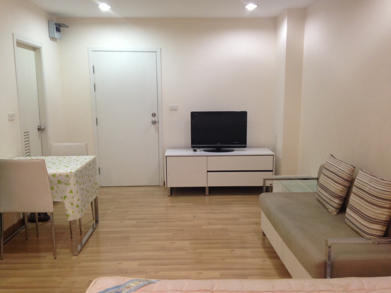 Studio for rent at Premio Condo �Ҥ���� Ŵ���������� 6,900 �ҷ/��͹ (�ҡ 7,500 �ҷ,���ѭ��������͹ �.�. 63 ��ҹ�鹤��)