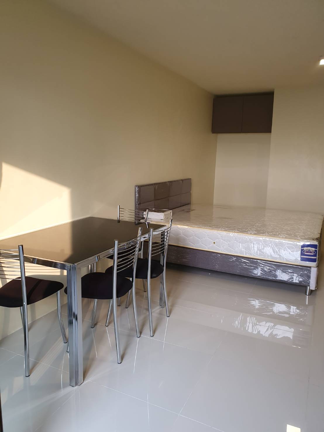 ให้เช่าคอนโดศรีวราแมนชั่น 2 ห้องสตูดิโอรีโนเวทใหม่ ใกล้ MRT เขตดินแดง กรุงเทพ โทร 0816211251 ให้เช่าคอนโดศรีวราแมนชั่น 2 ห้องสตูดิโอรีโนเวทใหม่ ใกล้ MRT เขตดินแดง กรุงเทพ โทร 0816211251