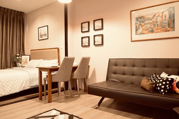 ��¾����������ѭ�� 2 �� The Politan Rive �͹�����������Ҿ���� ��ҧʶҹ�ö俿�Ҿ�й�����һ���ҳ 350 �. (��Ңͧ�ʵ�)