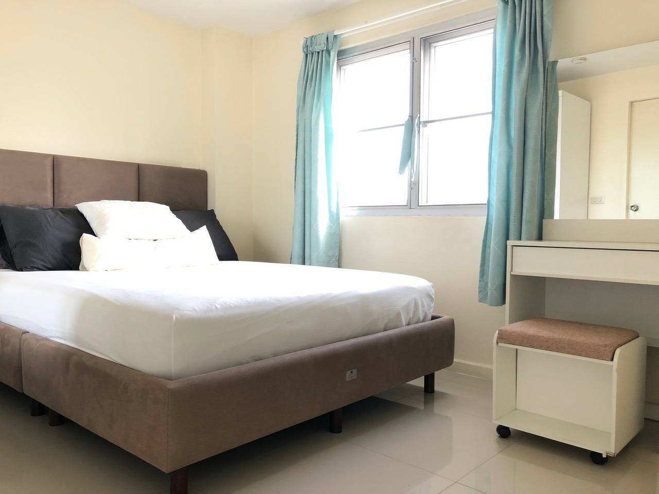 ��¤͹� �÷��� ��� Brighton Place ��ͧ 40 ��.�. 1��ͧ�͹ ���8 ��� MRTྪú���