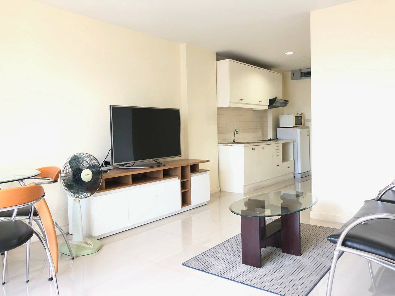 ��¤͹� �÷��� ��� Brighton Place ��ͧ 40 ��.�. 1��ͧ�͹ ���8 093-989-6569