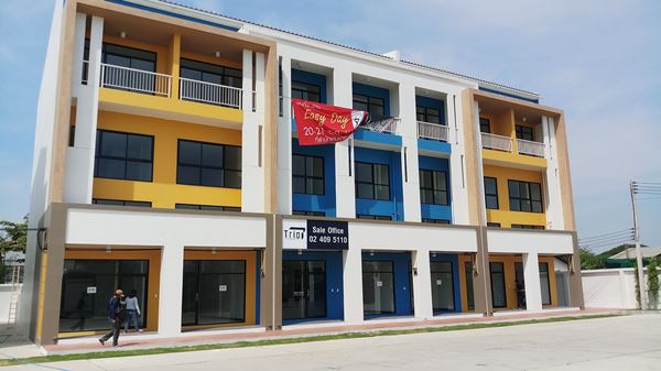 ให้เช่าโฮมออฟฟิศ 3.5 ชั้น โครงการ Trio พุทธมณฑลสาย 4 ทำเลแปลง ติดถนนใหญ่ เหมาะกับการทำธุรกิจ ให้เช่าโฮมออฟฟิศ 3.5 ชั้น โครงการ Trio พุทธมณฑลสาย 4 ทำเลแปลง ติดถนนใหญ่ เหมาะกับการทำธุรกิจ