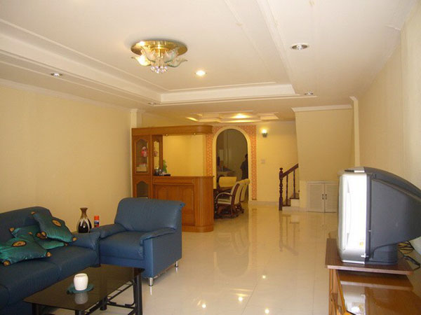  ǹ 3ͧ͹  ҹѲҡ TOWN HOUSE 3BR IN PATTANAKARN FOR RESIDENCE