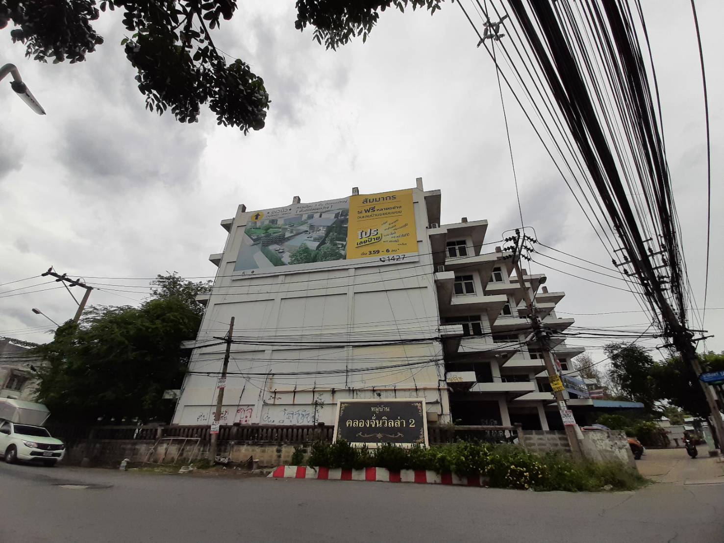 ให้เช่าผนังตึกติดป้ายโฆษณาราคาถูกทำเลดี ให้เช่าผนังตึกติดป้ายโฆษณาราคาถูกทำเลดี