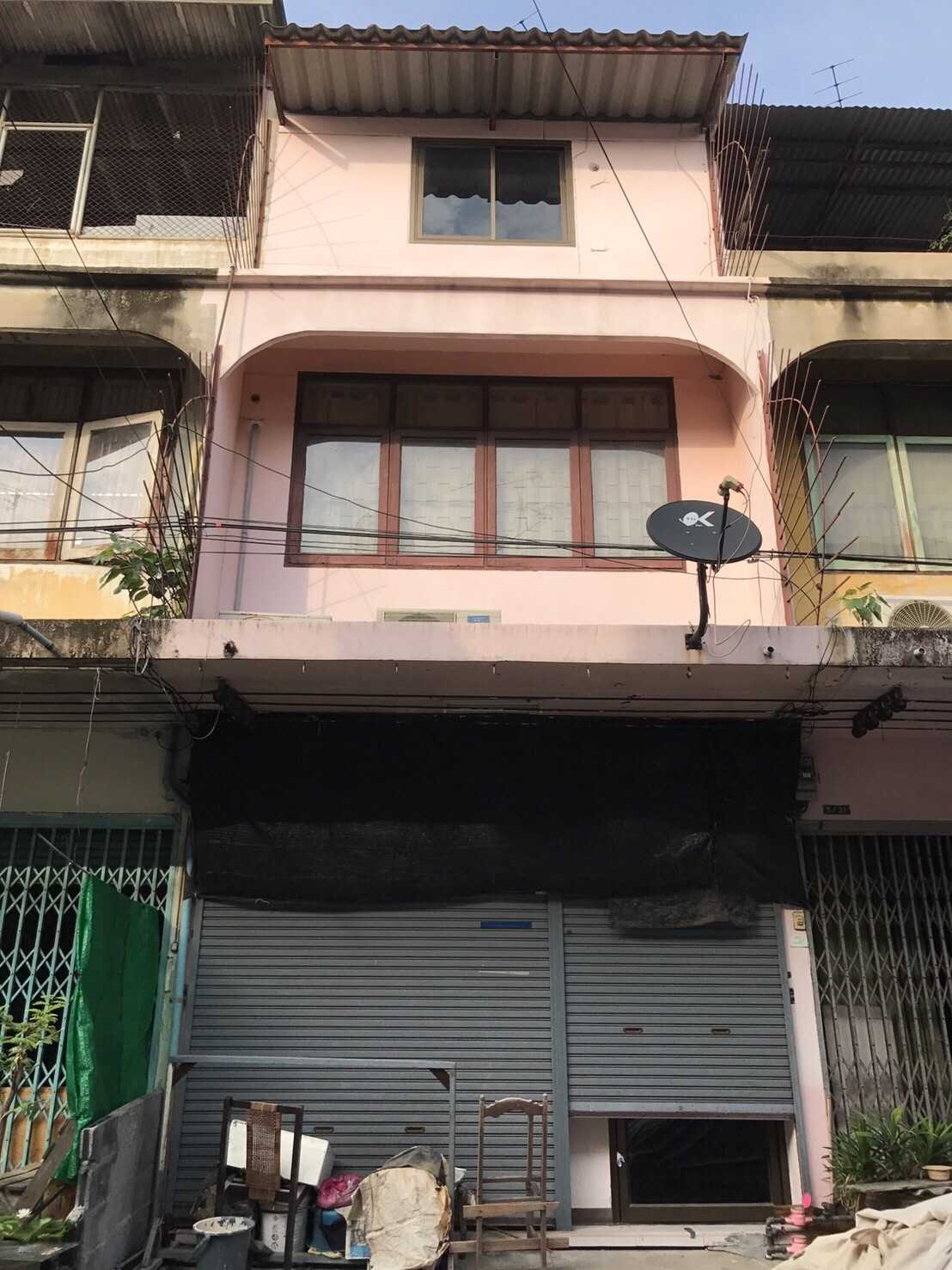 �Ҥ�þҳԪ�� 3 ��������� ��ҧBTS��͹�ت ��§ 500 �.  Building for rent 3 th floor, closed to BTS ONNUT 500 meter