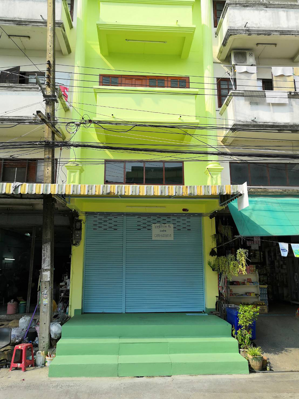 ขายตึกแถว 4 ชั้นเต็ม (+มีดาดฟ้าเพิ่ม) ปรับปรุงใหม่ และทาสี TOA ใหม่ทั้งหมด เข้าซอยร่มเกล้า 28 เพียง 30 เมตร โทร 089 612 8151 ขายตึกแถว 4 ชั้นเต็ม (+มีดาดฟ้าเพิ่ม) ปรับปรุงใหม่ และทาสี TOA ใหม่ทั้งหมด เข้าซอยร่มเกล้า 28 เพียง 30 เมตร โทร 089 612 8151