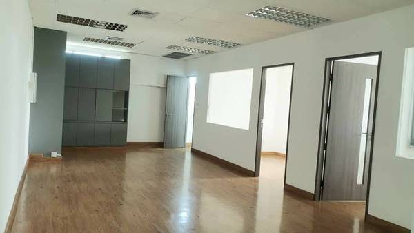 สำนักงานให้เช่า ออฟฟิศให้เช่า ขนาด 78 ตร.ม เดินทางสะดวกมาก ใกล้สถานีรถไฟฟ้า MRT สถานีห้วยขวาง สำนักงานให้เช่า ออฟฟิศให้เช่า ขนาด 78 ตร.ม เดินทางสะดวกมาก ใกล้สถานีรถไฟฟ้า MRT สถานีห้วยขวาง