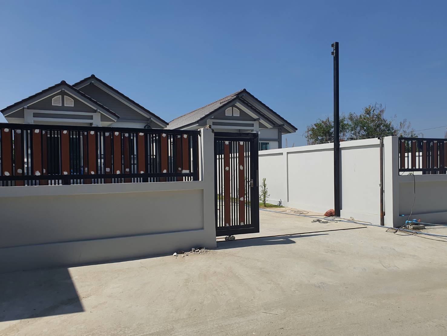 บ้านดีพร้อม โมเดิร์นสไตส์ สวยหรู โดดเด่น เนื้อที่ 72 ตร.วา เพียง 2.75 ล้าน ซอยเพชรเกษม 110 แยก 4-3-1 บ้านดีพร้อม โมเดิร์นสไตส์ สวยหรู โดดเด่น เนื้อที่ 72 ตร.วา เพียง 2.75 ล้าน ซอยเพชรเกษม 110 แยก 4-3-1