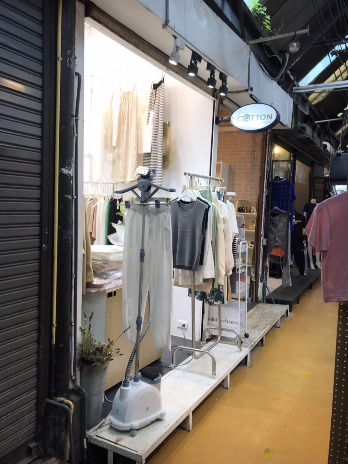 ขายเซ้ง 2 ล็อคตลาดนัดจตุจักร ซอยต้นไม้ คนเดินเยอะ ขายง่าย ขายคล่อง ขายเซ้ง 2 ล็อคตลาดนัดจตุจักร ซอยต้นไม้ คนเดินเยอะ ขายง่าย ขายคล่อง