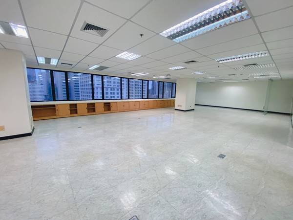 �Ϳ��� �ӹѡ�ҹ������ ��Ҵ�˭� �֡ OCEAN TOWER 1 �.�Ѫ��-�آ���Է ��� 12  㨡�ҧ���ͧ ��� BTS ��ȡ, MRT �آ���Է