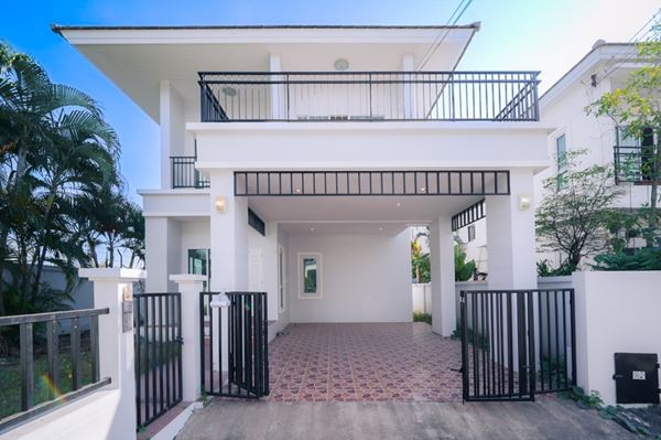 ขายบ้านเดี่ยว 2ชั้น 3ห้องนอน ม.คริสตัลพลัส หนองยายบู่ ศรีราชา ชลบุรี ไม่แออัด และเงียบสงบ โทร 093-6406359 ขายบ้านเดี่ยว 2ชั้น 3ห้องนอน ม.คริสตัลพลัส หนองยายบู่ ศรีราชา ชลบุรี ไม่แออัด และเงียบสงบ โทร 093-6406359