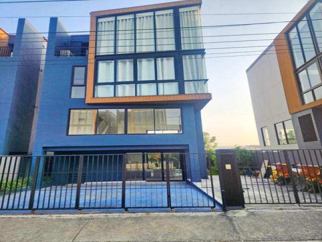 �����Թ���� ���� 39 ��.�.�������Ϳ������  ������ �úԹ�ѹ �Ҵ��кѧ Mega Bangna ������ҧ 16 �. 310 ���.  3 ��� 3.5 ��� 