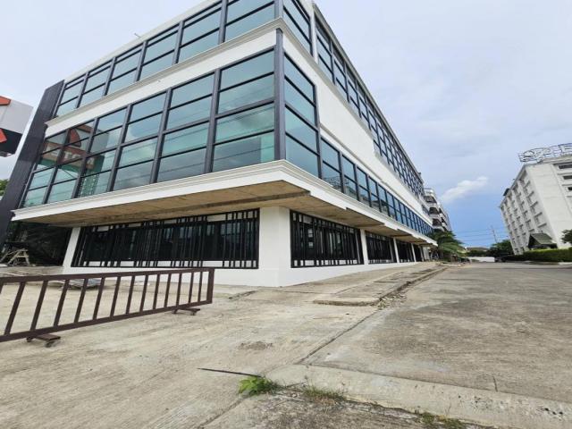 ������ �Ҥ���ӹѡ�ҹ 4����� �Կ��  ���ŵԴ������ҹ���  �ҡ��� ������� ��鹷������� 2200 ���ҧ���� ��������¹����ǹ��� �� 4-6 ��ͧ���