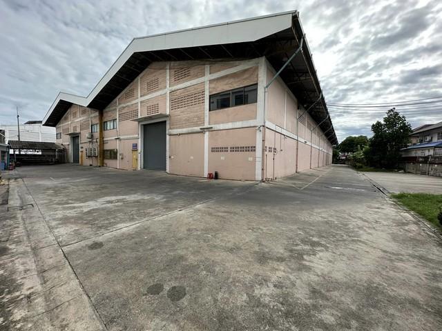 ให้เช่า โกดัง ทำเลถนนพุทธมณฑลสาย 4 ขนาด 2000 ตรม. ประตูสูง 6 เมตรพื้นที่จอดรถ 20-25 คัน รถคอนเทนเนอร์ 20 ฟุต สามารถเข้าได้ ให้เช่า โกดัง ทำเลถนนพุทธมณฑลสาย 4 ขนาด 2000 ตรม. ประตูสูง 6 เมตรพื้นที่จอดรถ 20-25 คัน รถคอนเทนเนอร์ 20 ฟุต สามารถเข้าได้