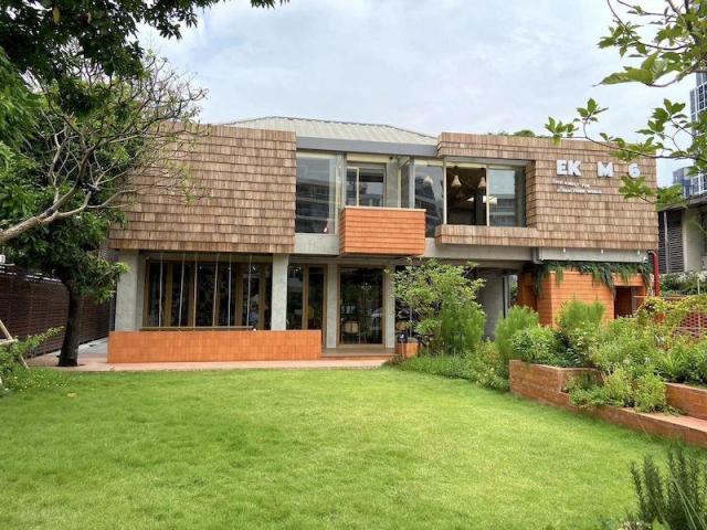 ให้เช่าพื้นที่การค้า กลางเอกมัย ซ. 6 ขนาด 29 ตรม.และ 36 ตรม. ใน mini community mall พร้อมที่จอดรถยนต์ ห่างรถไฟฟ้า 700 เมตร ให้เช่าพื้นที่การค้า กลางเอกมัย ซ. 6 ขนาด 29 ตรม.และ 36 ตรม. ใน mini community mall พร้อมที่จอดรถยนต์ ห่างรถไฟฟ้า 700 เมตร