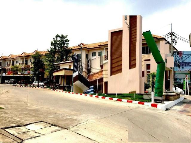 ตลาดกลางลาดสวาย ทางเข้าหมู่บ้าน พันหลัง ให้เช่าอาคารพาณิชย์ 3 ชั้น 26 ตรว. 196 ตรม. 3 นอน 3น้ำ วิลล่า ลำลูกกา คลองสี่ BTS คูคต 5 กม. ตลาดกลางลาดสวาย ทางเข้าหมู่บ้าน พันหลัง ให้เช่าอาคารพาณิชย์ 3 ชั้น 26 ตรว. 196 ตรม. 3 นอน 3น้ำ วิลล่า ลำลูกกา คลองสี่ BTS คูคต 5 กม.