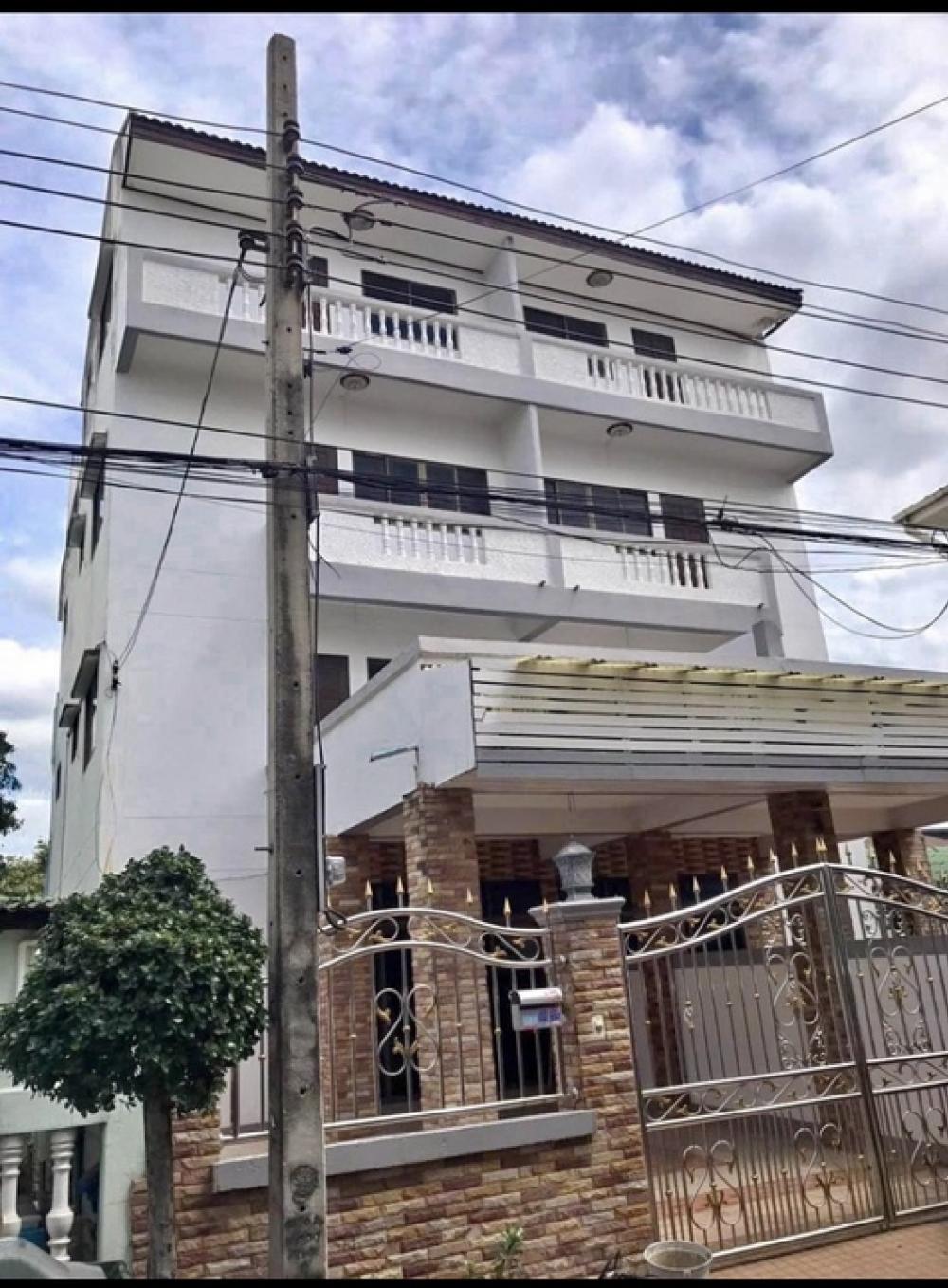 ขายโฮมออฟฟิศพัฒนาการ4 ชั้น 5นอน 3 นํ้าระเบียงกว้างมากบ้านพื้นที่เยอะมีลานซักล้างหลังบ้านจอดรถได้ 2 คัน นอกซอยอีกเย ขายโฮมออฟฟิศพัฒนาการ4 ชั้น 5นอน 3 นํ้าระเบียงกว้างมากบ้านพื้นที่เยอะมีลานซักล้างหลังบ้านจอดรถได้ 2 คัน นอกซอยอีกเย