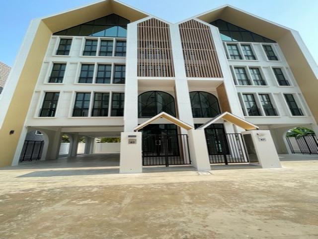 �������Ҥ������Ϳ��� 4 ��� ��������ҡ 10 ������˧44  �ҧ�л� ������ ��鹷������� 500 ��� �ʹö���¤ѹ ����з��Ϳ��� ��áԨ �����