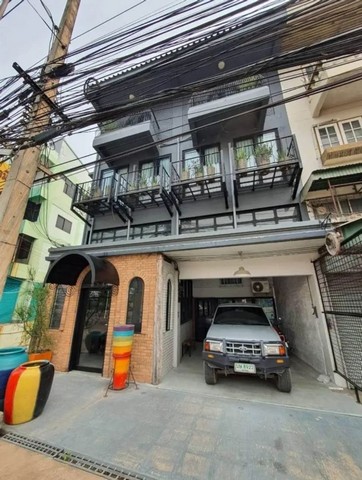 ขายต่ำกว่าราคาประเมิน อาคารพาณิชย์ 4 ชั้น ป่าแดด ขาย 9.85 ล้าน ขายต่ำกว่าราคาประเมิน อาคารพาณิชย์ 4 ชั้น ป่าแดด ขาย 9.85 ล้าน