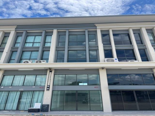 ให้เช่าอาคาร3.5 ชั้น ย่านรังสิต คลอง1 เสนาอเวนิว ใกล้แฟชั่นไอส์แลนด์ มีที่จอดรถ เหมาะทำธุรกิจ หน้าร้าน สำนักงาน ให้เช่าอาคาร3.5 ชั้น ย่านรังสิต คลอง1 เสนาอเวนิว ใกล้แฟชั่นไอส์แลนด์ มีที่จอดรถ เหมาะทำธุรกิจ หน้าร้าน สำนักงาน