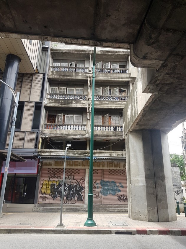 ขาย อาคารพาณิชย์ 4 ชั้น 2 คูหา ติดถนนพหลโยธิน ใกล้ BTS หมอชิต ขาย อาคารพาณิชย์ 4 ชั้น 2 คูหา ติดถนนพหลโยธิน ใกล้ BTS หมอชิต