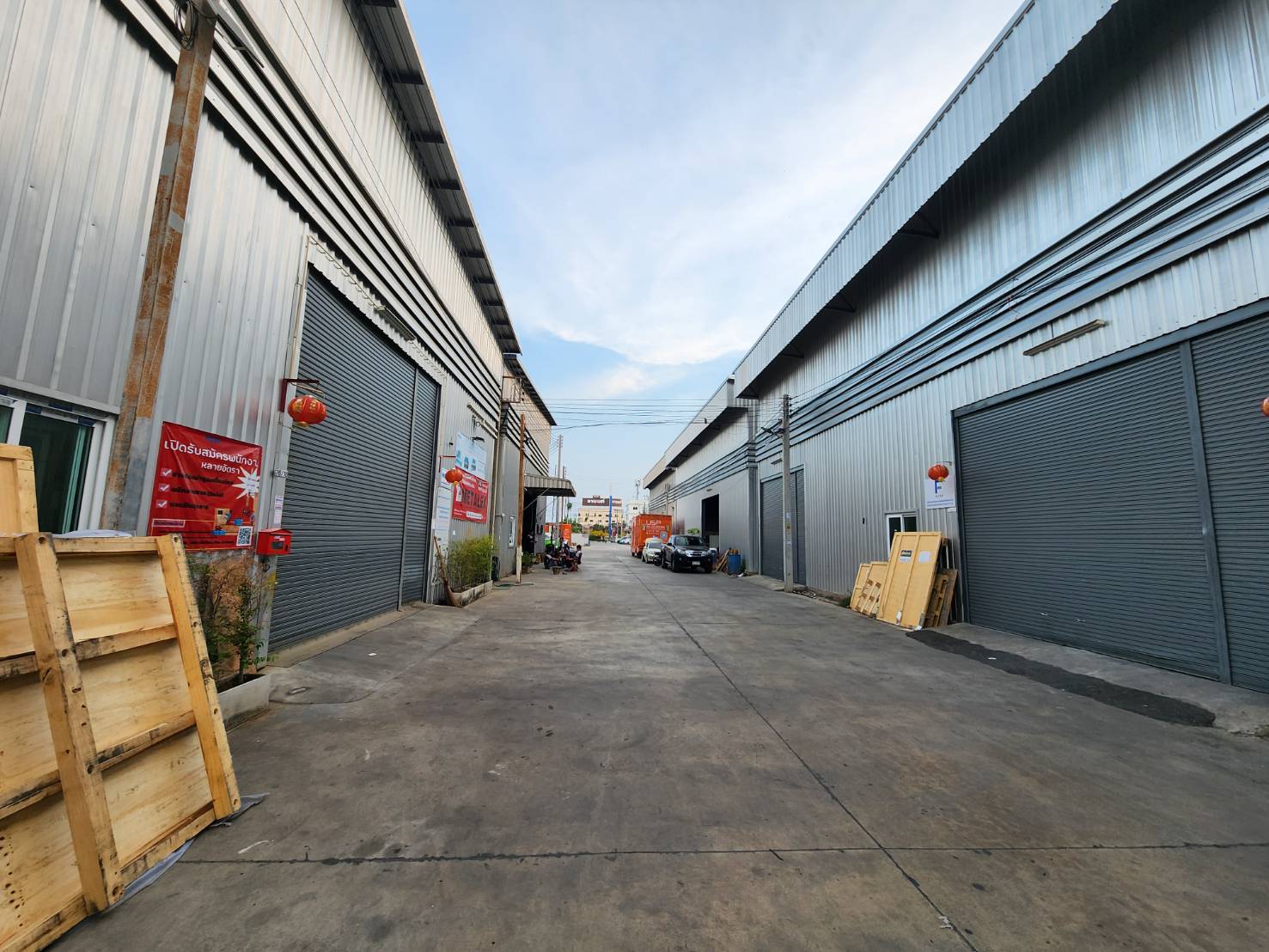  ������⡴ѧ 100-300 ��� ��ҹ�ҧ�� ���෾��ѡ��� 11 �ҧ��� ��طû�ҡ��