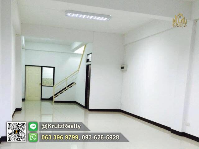 ขายอาคารพาณิชย์สามชั้น 2 คูหา 22.4 ตารางวา 3 ชั้น ทำเลดี ติดถนนต้นยาง ต.หนองผึ้ง อ.สารภี จ.เชียงใหม่ ขายอาคารพาณิชย์สามชั้น 2 คูหา 22.4 ตารางวา 3 ชั้น ทำเลดี ติดถนนต้นยาง ต.หนองผึ้ง อ.สารภี จ.เชียงใหม่