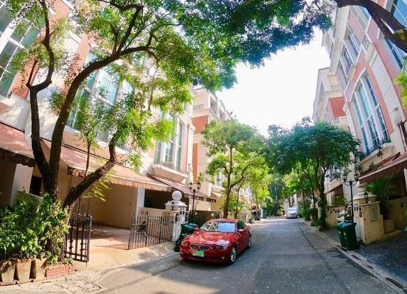  �����ҷ�ǹ���� 4 ��� 4 ��ͧ�͹ ��ҹ�ͧ���� ҹ��ҧ��ا�ͧ���� ��·ͧ����14 ��� BTS �ͧ���� �ç���� J-Avenue