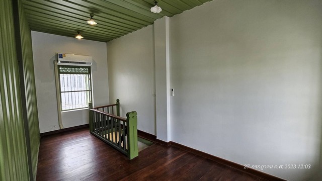 �����Ҿ�鹷���Ҥ�� 2 ��� ����ҳ 40 ��� �ش���Թ������ҹ�����Ҫ ���������� ���Ŵ� ��� MRT����ʹ ���ʶҹ��Ѵ�ѧ�� 