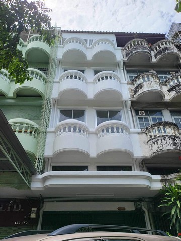 LV52335 ให้เช่า อาคารพาณิชย์เพิ่งรีโนเวทใหม่ 4 ชั้นครึ่ง สามารถทำการค้าและพักอาศัย LV52335 ให้เช่า อาคารพาณิชย์เพิ่งรีโนเวทใหม่ 4 ชั้นครึ่ง สามารถทำการค้าและพักอาศัย