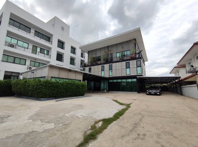 �������ӹѡ�ҹ office ੾�Ъ�鹷�� 3 ���ͷ�� 184 ��� �������Թ��� 39 ���ʹö 5-6 �ѹ ���ö俿�� ���ҧ��ǹ 