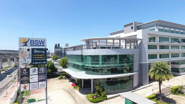 ให้เช่า โชว์รูมและพื้นที่สำนักงาน พร้อมลิฟท์และบันไดเลื่อน ติดรถ BTS ศรีนครินทร์ มีหลายขนาดให้เลือก ให้เช่า โชว์รูมและพื้นที่สำนักงาน พร้อมลิฟท์และบันไดเลื่อน ติดรถ BTS ศรีนครินทร์ มีหลายขนาดให้เลือก