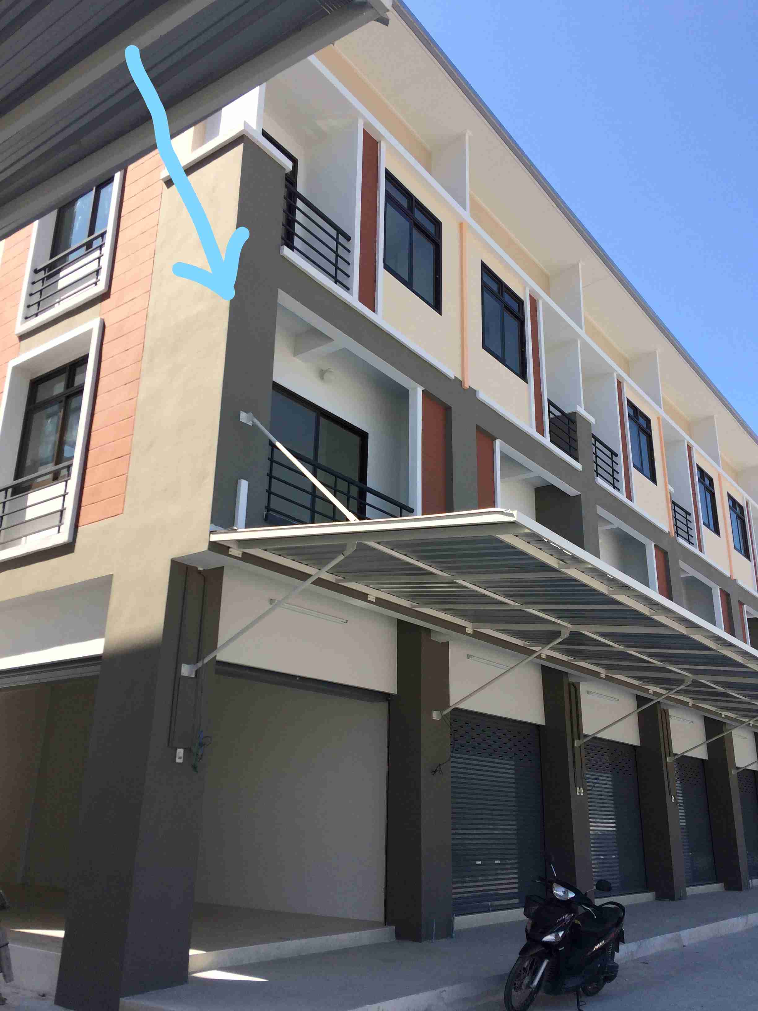 ขาย อาคารพาณิชย์ พร้อมผู้เช่า 3 ชั้น ทำเลดี เดินทางสะดวก อ.เมือง ชลบุรี ขาย อาคารพาณิชย์ พร้อมผู้เช่า 3 ชั้น ทำเลดี เดินทางสะดวก อ.เมือง ชลบุรี