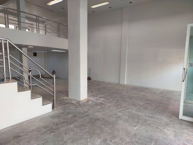 ให้เช่าอาคารพานิชย์ ใกล้รถไฟฟ้า ใกล้เดอะมอลล์ โลตัสบางกะปิ อาคาร 2คูหาทะลุติดกัน 3ชั้นครึ่ง ให้เช่าอาคารพานิชย์ ใกล้รถไฟฟ้า ใกล้เดอะมอลล์ โลตัสบางกะปิ อาคาร 2คูหาทะลุติดกัน 3ชั้นครึ่ง