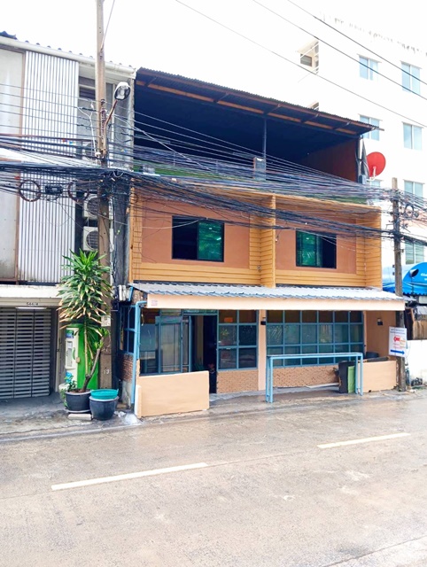 เหม่งจ๋าย ถ.รัชดา1-11 150ม. ตลาดห้วยขวาง ให้เช่าอาคารพาณิชย์ใหญ่ 3ชั้น 30ตรว. สามารถตกแต่งร้าน 360 ตรม. ต่อรองได้ 4นอน 4น้ำ เหม่งจ๋าย ถ.รัชดา1-11 150ม. ตลาดห้วยขวาง ให้เช่าอาคารพาณิชย์ใหญ่ 3ชั้น 30ตรว. สามารถตกแต่งร้าน 360 ตรม. ต่อรองได้ 4นอน 4น้ำ
