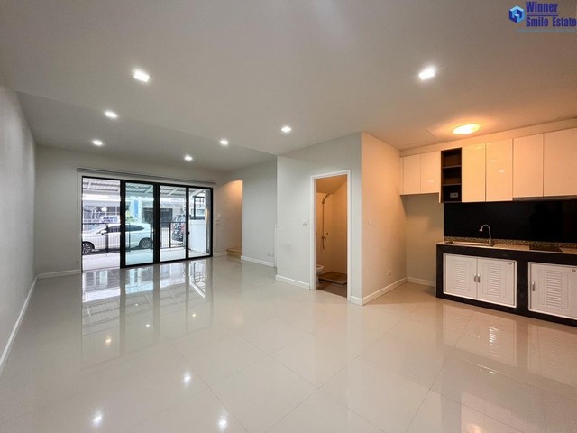 ให้เช่า โฮมออฟฟิต เพล็กซ์ บางนา Plex Bangna อยู่โซนหน้า ติดทางเข้าออกโครงการ 3 ชั้น 22 ตร.ว. ให้เช่า โฮมออฟฟิต เพล็กซ์ บางนา Plex Bangna อยู่โซนหน้า ติดทางเข้าออกโครงการ 3 ชั้น 22 ตร.ว.