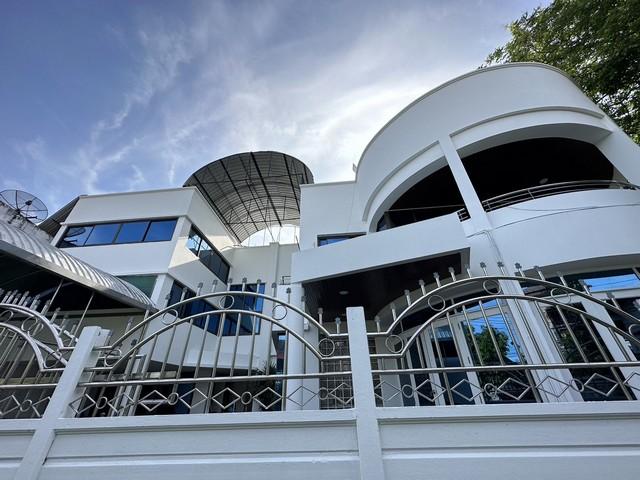 ขายโฮมออฟฟิศ 3 ชั้น ซอยลาดพร้าว 83 ใกล้รถไฟฟ้า สถานีลาดพร้าว 83 ขายโฮมออฟฟิศ 3 ชั้น ซอยลาดพร้าว 83 ใกล้รถไฟฟ้า สถานีลาดพร้าว 83